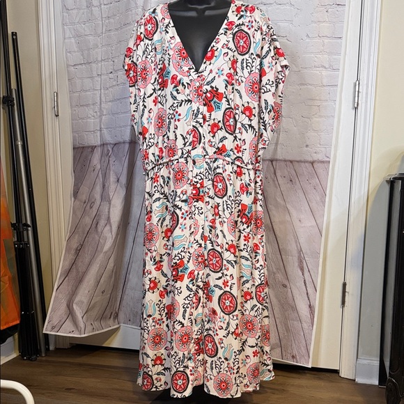 T Tahari Dresses & Skirts - NWT T TAHARI Floral V-Neck Maxi Dress